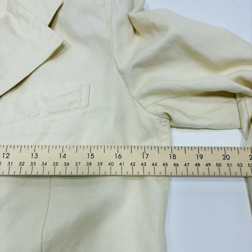 Vince Womens Blazer Beige Size 8 Lightly padded Classic Tailored Fit Casual